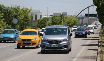 Afyon'dan 1 haftada 1 milyon araç geçti!