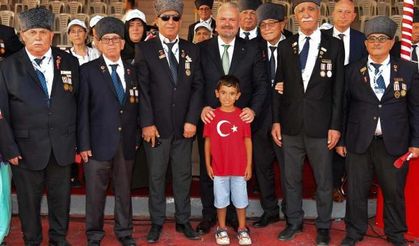 Menemen Belediyesi 20 Kıbrıs gazisini Kıbrıs'a götürdü