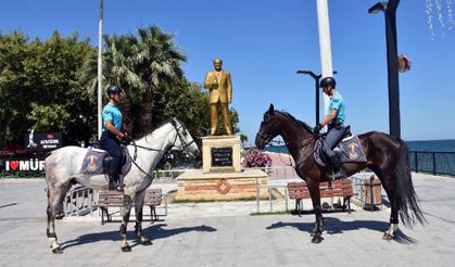 Şarköy'de atlı jandarma ekipleri, sahilde göreve başladı