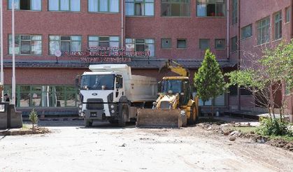 Sivas Devlet Hastanesi'nin çevre düzenlemesi yapılıyor