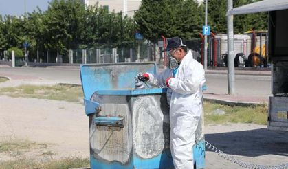 Yunusemre'de konteynerler dezenfekte ediliyor