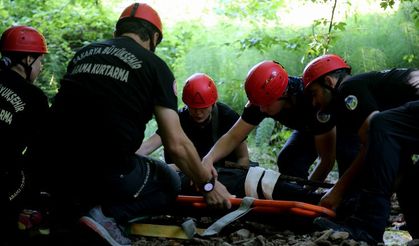 Sakarya'da afet timinden nefes kesen tatbikat