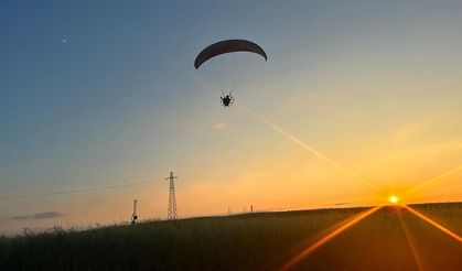 68 yaşında paramotor tutkunu