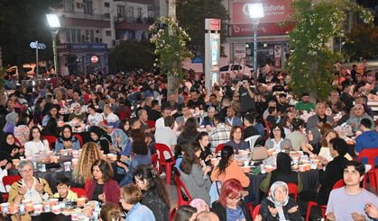 Kumluca'da 10 bin kişi iftarda buluştu