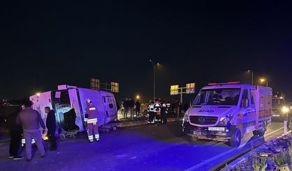 Uşak'ta otomobil ile işçi servisi çarpıştı: 28 yaralı