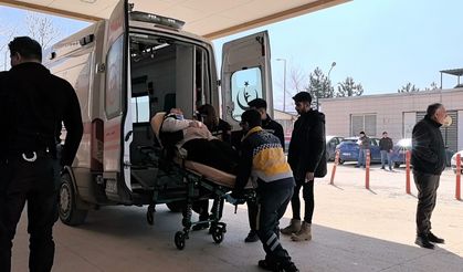 Bursa'da iki otomobil çarpıştı; 2 yaralı