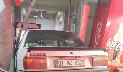 Otomobil fırına girdi