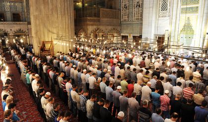 Kadir Gecesi namazı: Kadir Gecesinde nasıl namaz kılınır? Kadir Gecesi namazı kaç rekattır?