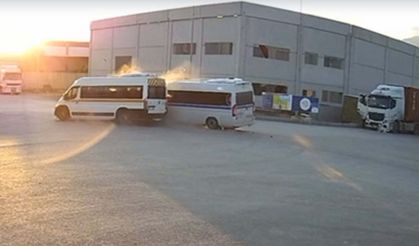 İki servis minibüsü çarpıştı: 19 yaralı