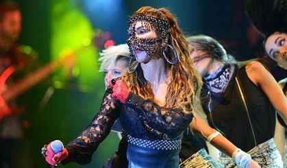 Hande Yener Şarkılarıyla Nostalji Rüzgarı