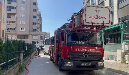 Evini kundakladı, yangını izlerken yakalandı