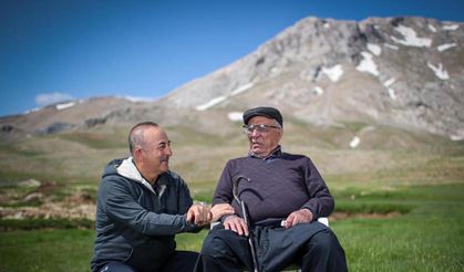 Mevlüt Çavuşoğlu'nun babası toprağa verildi