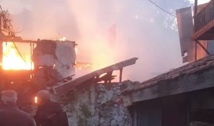 Ankara'da yangın...5 ev kullanılamaz hale geldi!