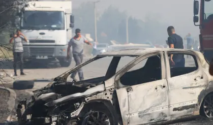 İzmir'de yangın dehşeti: Galericiler Sitesi'nde 25 araç kül oldu!