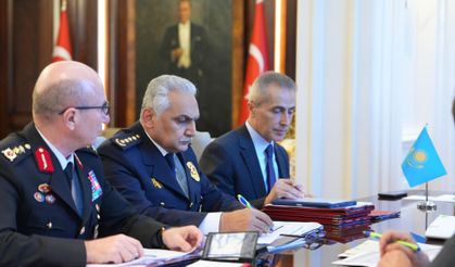 Bakan Yerlikaya, Kazakistanlı mevkidaşı Sadenov ile görüştü