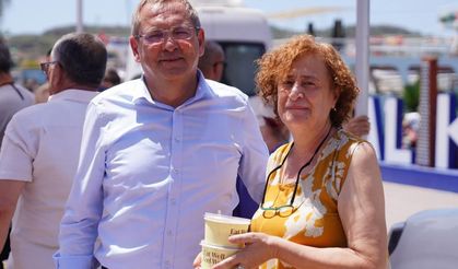 Ayvalık’ta aşure kazanı kardeşlik için kaynadı: Binler Cumhuriyet Meydanı’nda buluştu