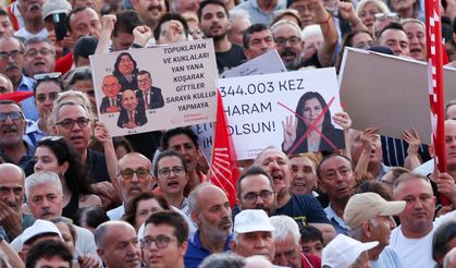 Aydın’da on binler toplandı, meydan ‘Özlem istifa’ sloganlarıyla inledi