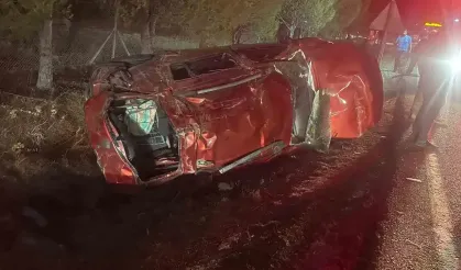 Foça’da korkunç kaza: Otomobil takla attı, 4 genç ağır yaralı