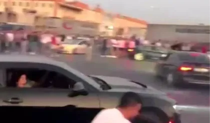 Bornova’da 'yanlayan' araba seyriciye çarptı!