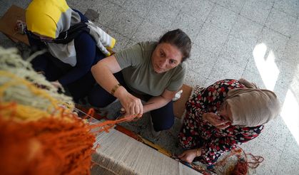 Hollandalı ressamın tablosundaki Bergama halısı yeniden dokunuyor