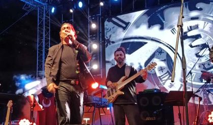 Edirne'de Kıraç rüzgarı: binlerce kişi eşlik etti, sahnede Güllü'ye vefa dolu anma