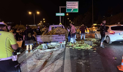 İzmir’de feci kaza: Kamyonet bariyerlere çarptı, 3 kişi yaralandı