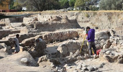 İzmir Ulucak Höyüğü'nden 8 bin yıllık sır: Bereket ritüeli için yapılan heykelcikler gün yüzüne çıktı