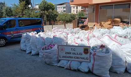 İzmir Torbalı'da 5 milyon liralık sahte 'Crocs' operasyonu: Jandarma depoyu bastı