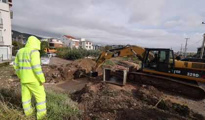 Büyükşehir ekipleri Bergama’da aşırı yağışlarla mücadele ediyor