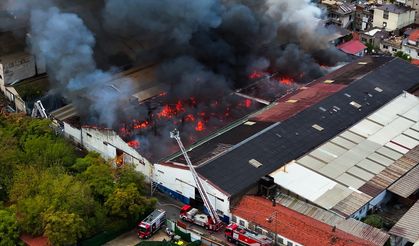 İzmir'de korkutan depo yangını!