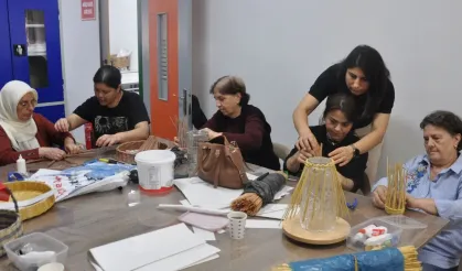 İzmir'de kadınlara el becerisi ve meslek edindirme desteği