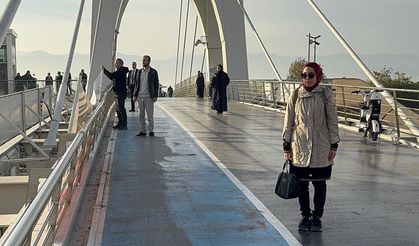 Kocaeli'de hayat durdu: Saat 09.05'te şehir Ata'sına saygıya durdu