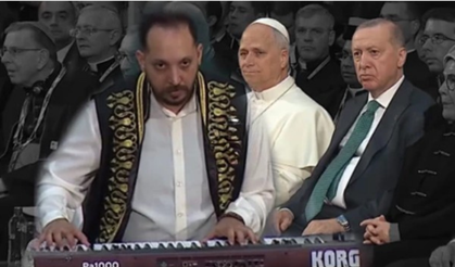 Kim bu Papa'ya ilahi söyleyen müzisyenler?