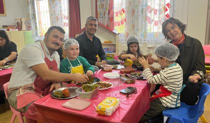 Minik eller mutfağa girdi