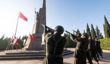 Menemen’de devrim şehitlerine tarihi vefa: Kubilay ve arkadaşları 95’inci yılında anıldı