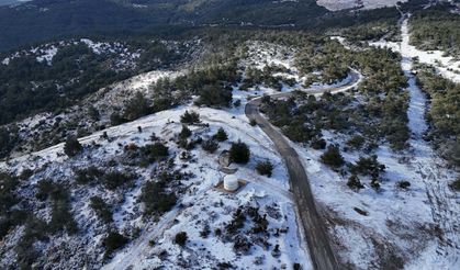 İzmir’in zirvelerine beyaz örtü: Mevsimin ilk karı şehre "merhaba" dedi
