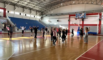 Narlıdere’de kadınlar güne sağlık ve enerjiyle başlıyor