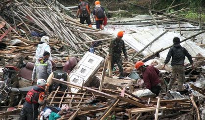 Endonezya’da toprak kayması: 10 ölü