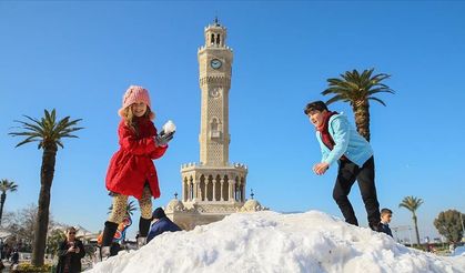 İzmir’e kar dalgası geliyor: Yüksekler beyaza bürünecek, merkezde kar sınırı düşüyor