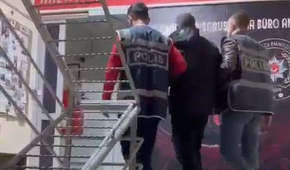 İzmir sokaklarında film sahnelerini aratmayan kovalamaca: Kılık değiştiren firari hurda aracın bagajından çıktı