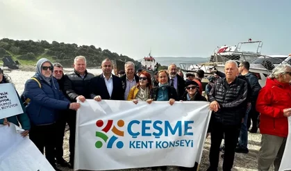 Tarihi koya hançer: Urla'da karaya oturtulan hurda gemiye karşı eylemler büyüyor