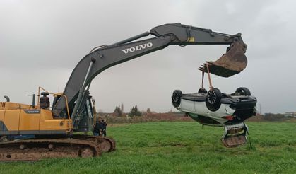 Sel sularına kapılan otomobilden kaçan şüpheli aranıyor