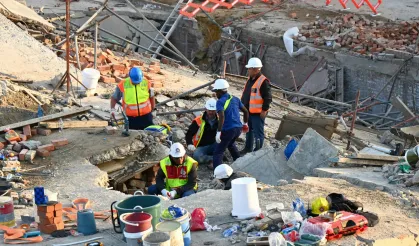 İş merkezi çöktü: Çok sayıda ölü var