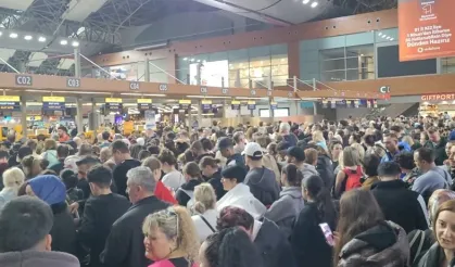 Sabiha Gökçen'de kaos! Yolcular mahsur kaldı