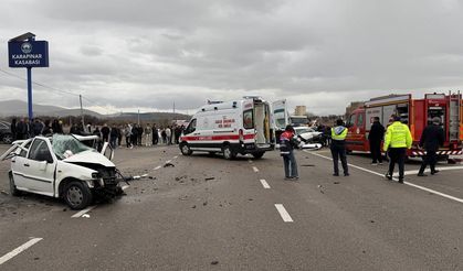 Denizli’de feci kaza: İki otomobil çarpıştı, 1’i ağır 4 yaralı