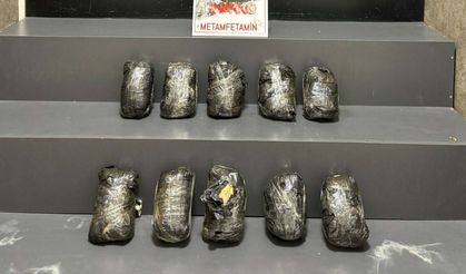 İzmir’de otomobilde 10 kilo metamfetamin ele geçirildi