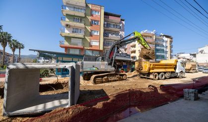 Kiraz'da taşkınlara neşter
