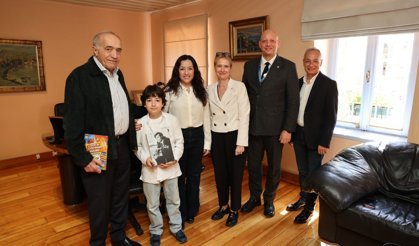 9 yaşında yazar oldu