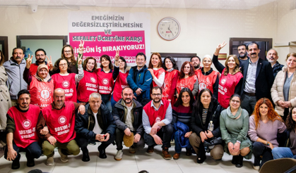 İzmir'de Eğitim-Sen çalışanları iş bıraktı