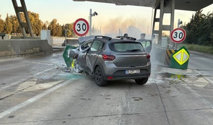 Menemen'de feci kaza: Otomobil alev aldı, sürücü kurtarılamadı